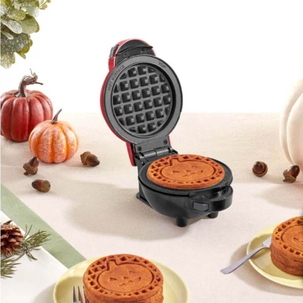 NWT Dash MultiMaker Mini Waffle System with Removable Plates and Storage Case m